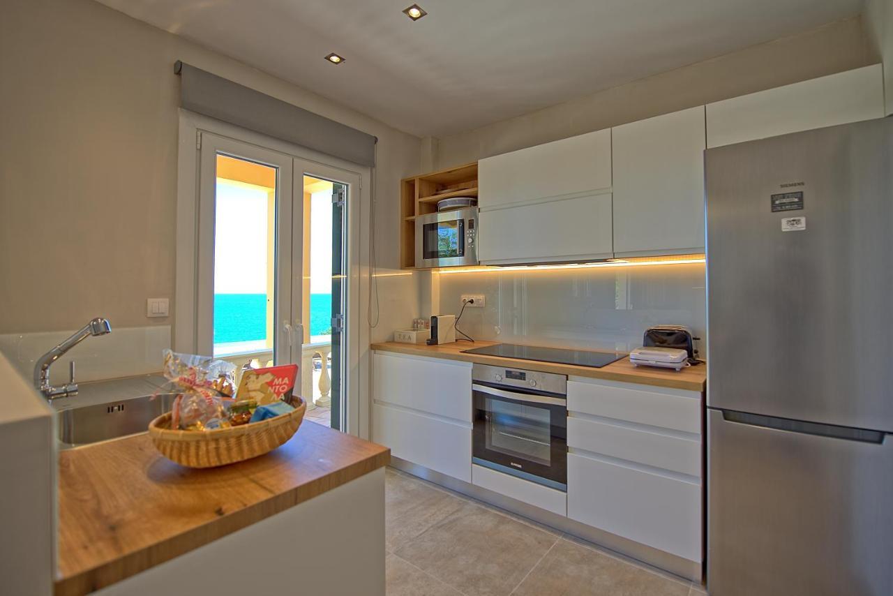 Beachfront Villa Seasun By Posarellivillas Agios Spyridon  Bagian luar foto