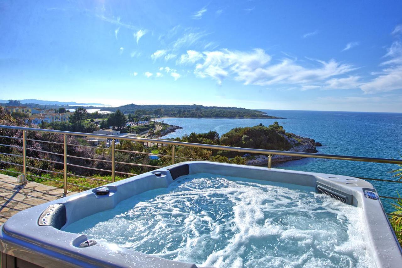 Beachfront Villa Seasun By Posarellivillas Agios Spyridon  Bagian luar foto