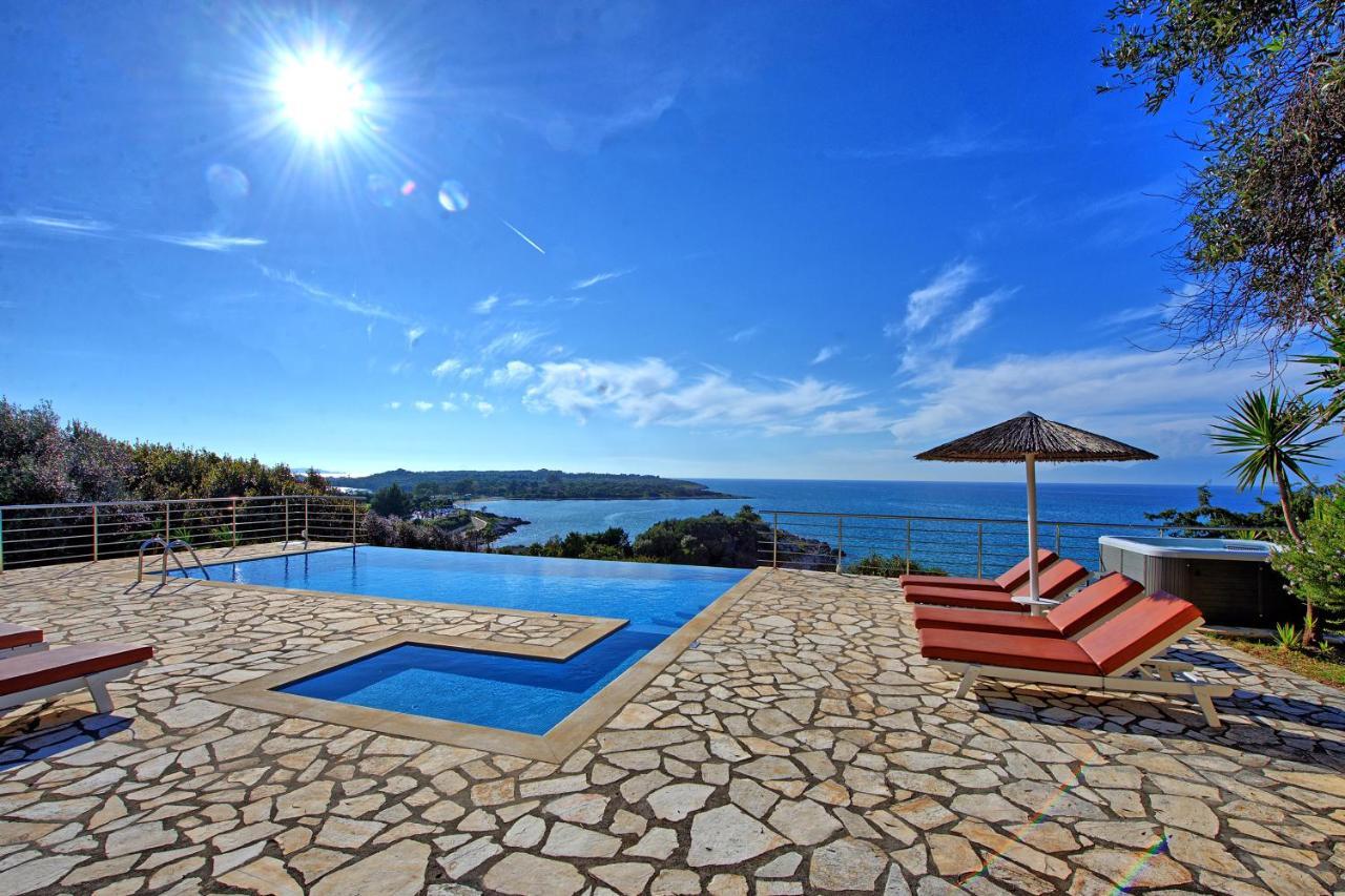 Beachfront Villa Seasun By Posarellivillas Agios Spyridon  Bagian luar foto